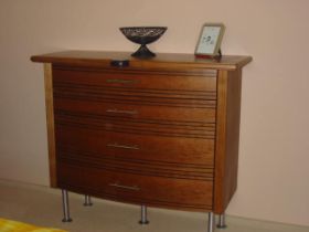 Schlafzimmer 1 -Kommode.JPG