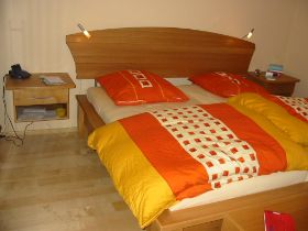 Schlafzimmer 3 -Bett.JPG