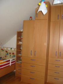 Kinderzimmer 1 -Schrank.JPG